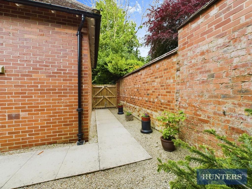 CAM01994 G0-PR0062-STILL039.jpg