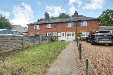 2 bedroom cottage to rent, Aylesbury Road, Bierton