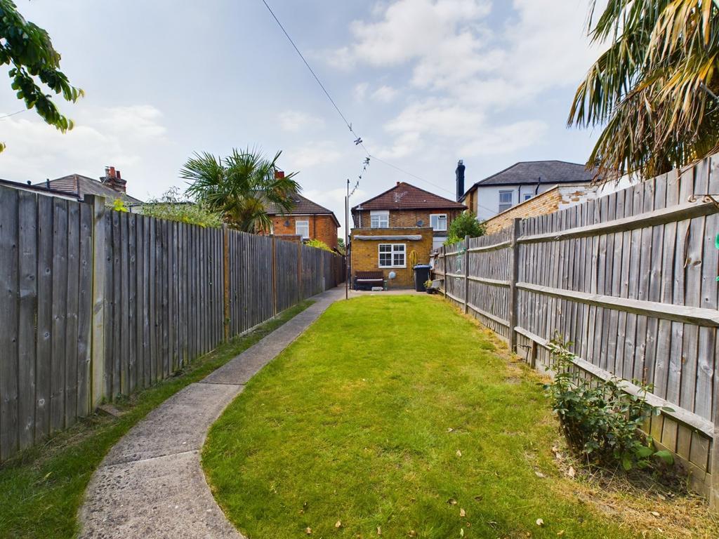Fordwater Road, Chertsey, Surrey, KT16 2 bed semidetached house for