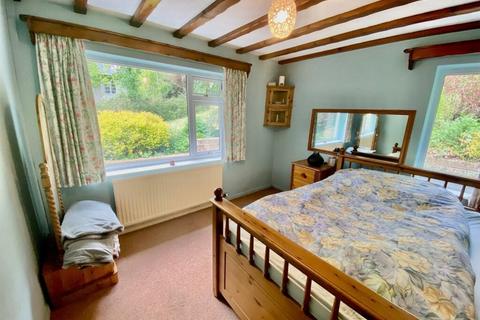 Glas Coed Dolywern, Pontfadog, Llangollen, LL20 7AG