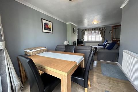 3 bedroom terraced house for sale, Waverley Crescent, Romsley