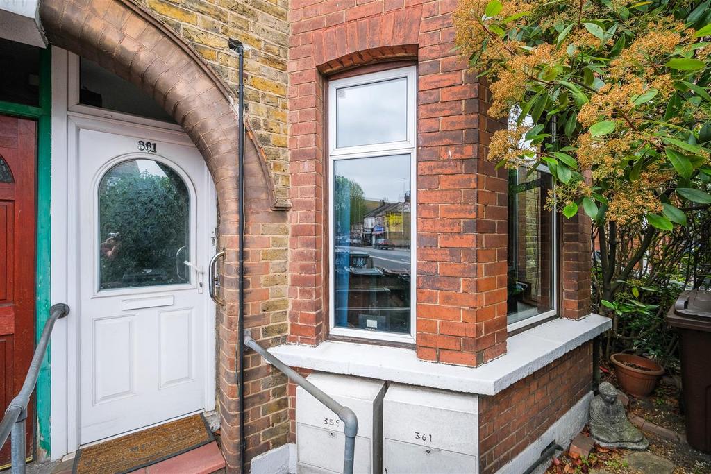 Chingford Road, Walthamstow 2 bed ground floor flat for sale £350,000