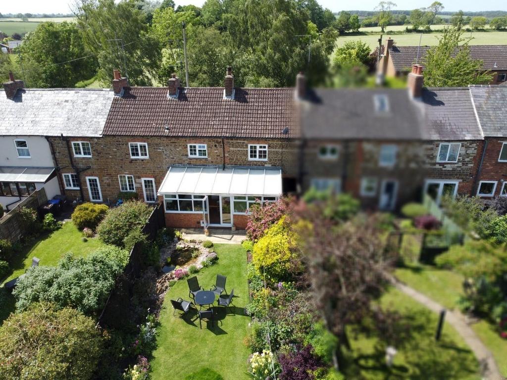 Old Road, Walgrave, Northamptonshire NN6 3 bed cottage for sale £365,000