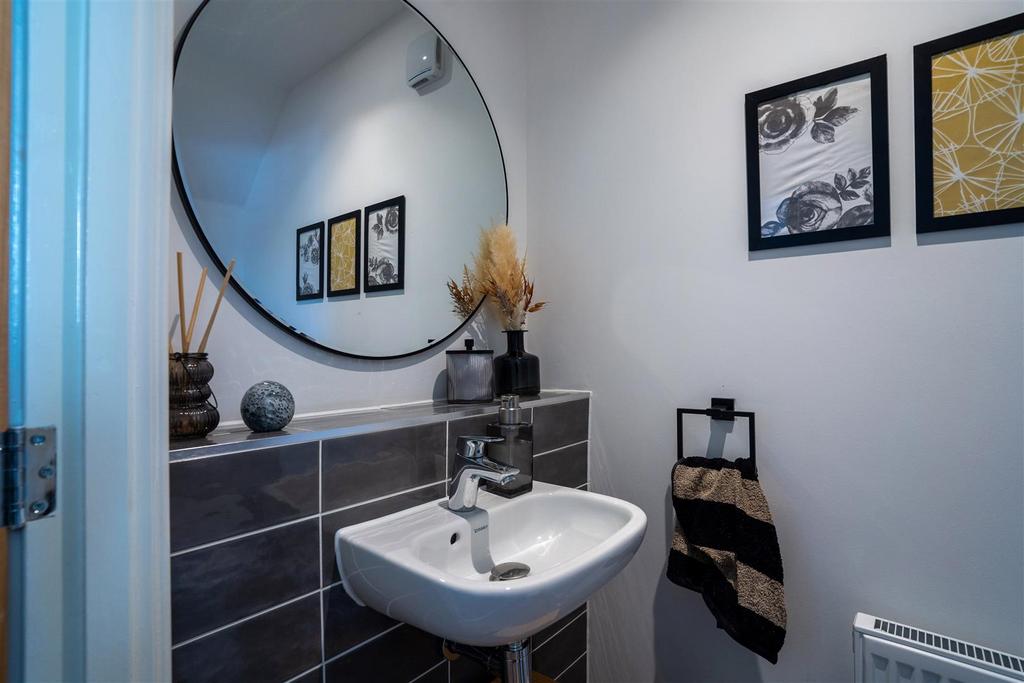 Cloakroom/WC: