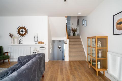 28 Gwartha Close, St Austell, PL25 3GF