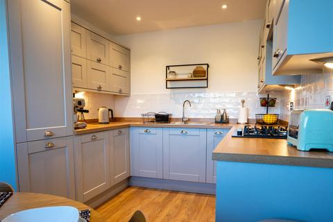 28 Gwartha Close, St Austell, PL25 3GF