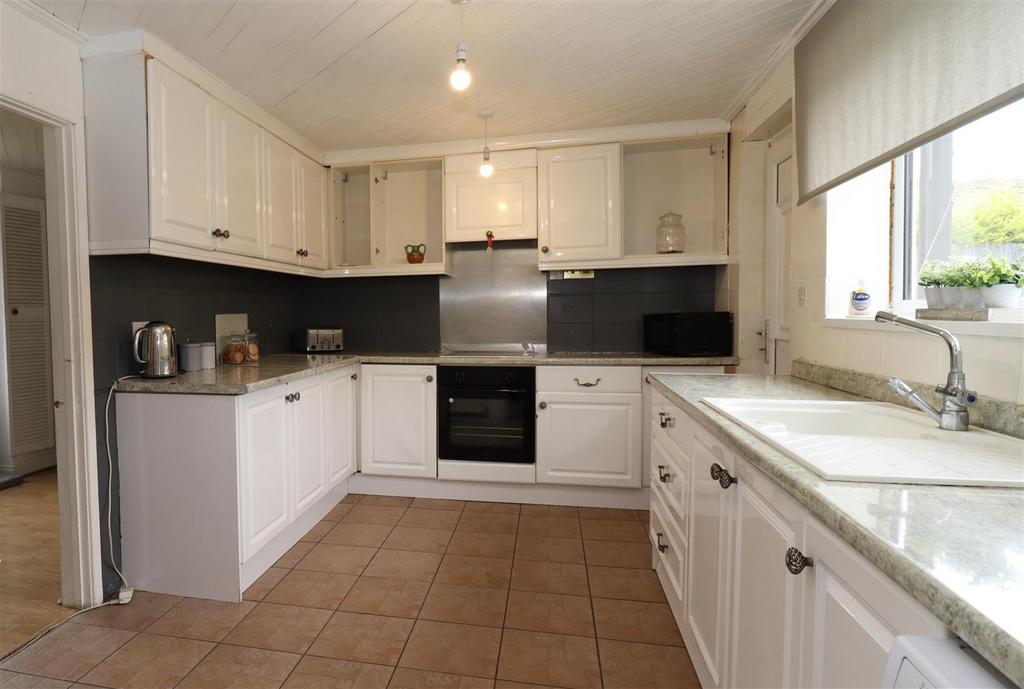 Beck Road, Everthorpe, Brough 3 bed semidetached house £175,000