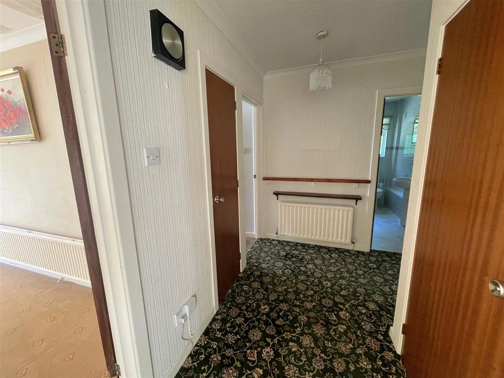 Ffrwd Vale, Neath 3 bed detached bungalow for sale £329,950