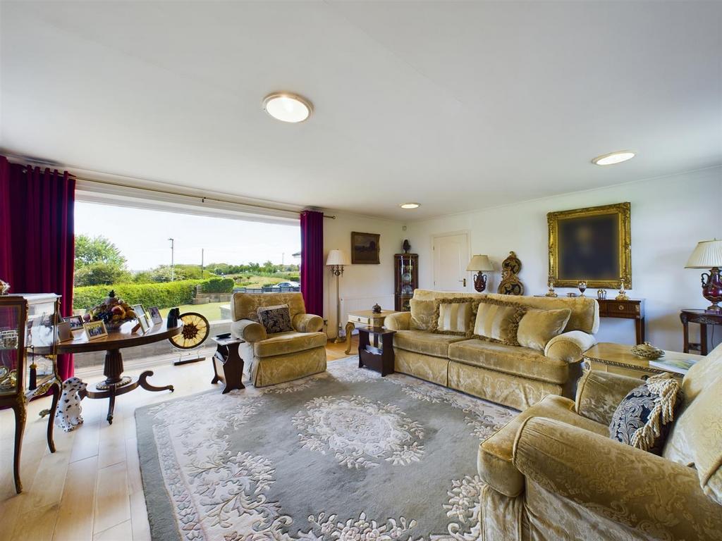 Scalby Mills Road, Scarborough 3 bed detached bungalow for sale £589,995