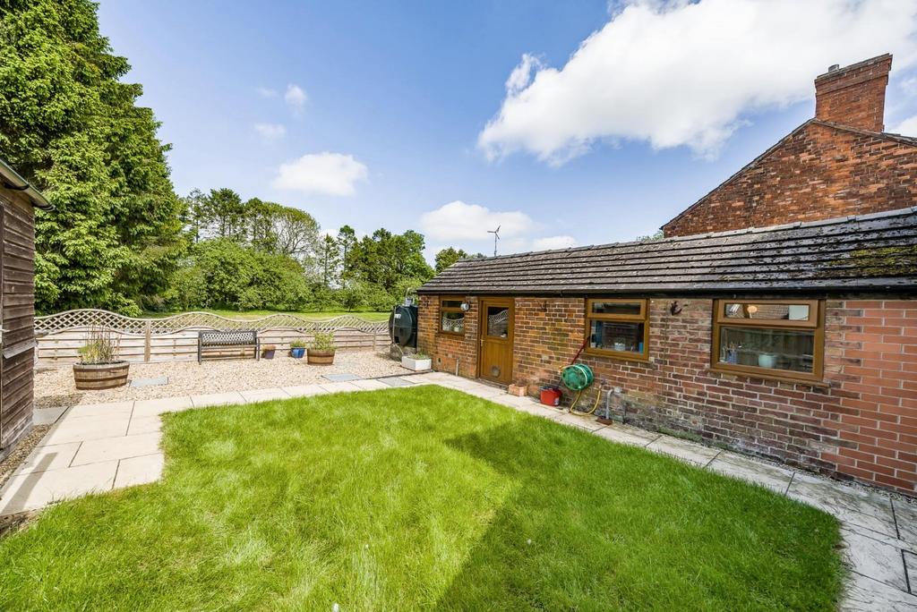 REAR GARDEN.jpg