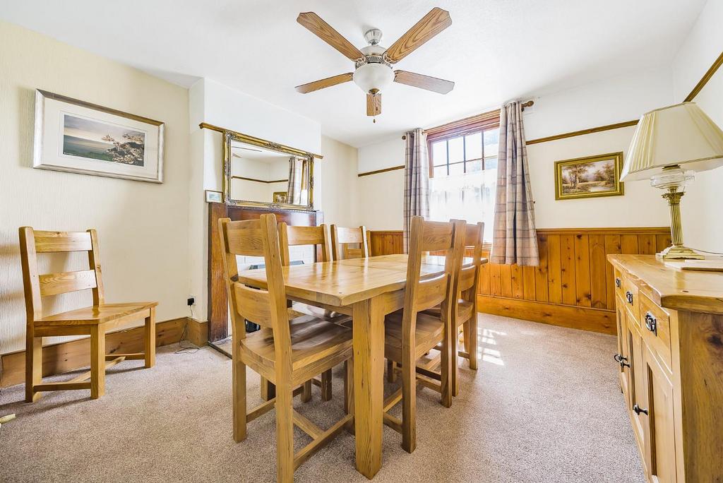 DINING ROOM.jpg