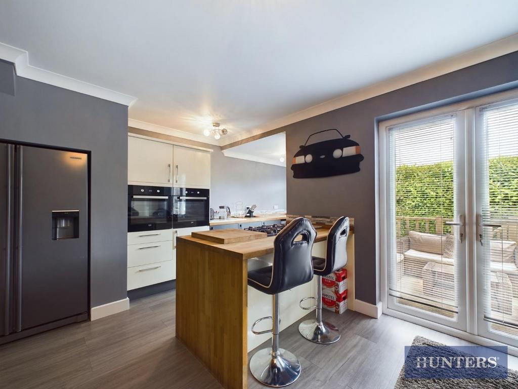 CAM01984 G0-PR0073-STILL015.jpg