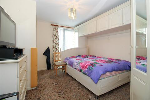 2 bedroom flat for sale, Gascoigne Close, London