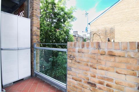 2 bedroom flat for sale, Gascoigne Close, London