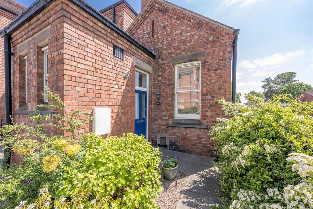 Pavilion Lodge, Marshall Crescent, Wordsley, DY8 5TA 2 bed duplex £