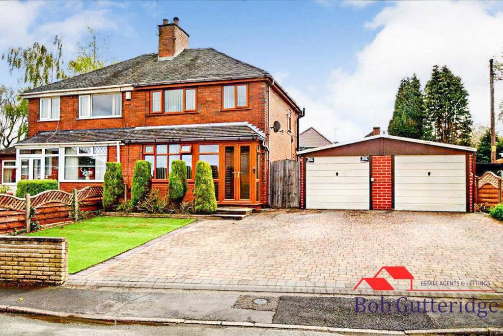 Meadow Close, Forsbrook, StokeOnTrent 3 bed semidetached house for