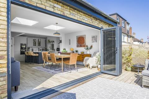 19 Herne Road, Surbiton, KT6 5BX