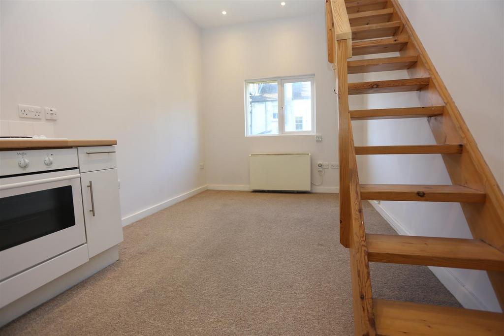 5, 107 Lansdowne Place (9).JPG