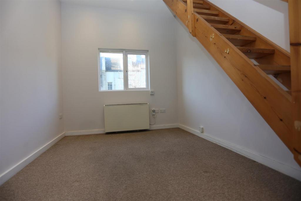 5, 107 Lansdowne Place (11).JPG