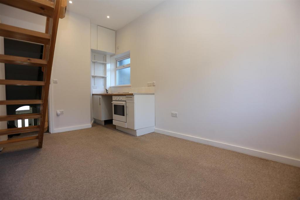 5, 107 Lansdowne Place (12).JPG