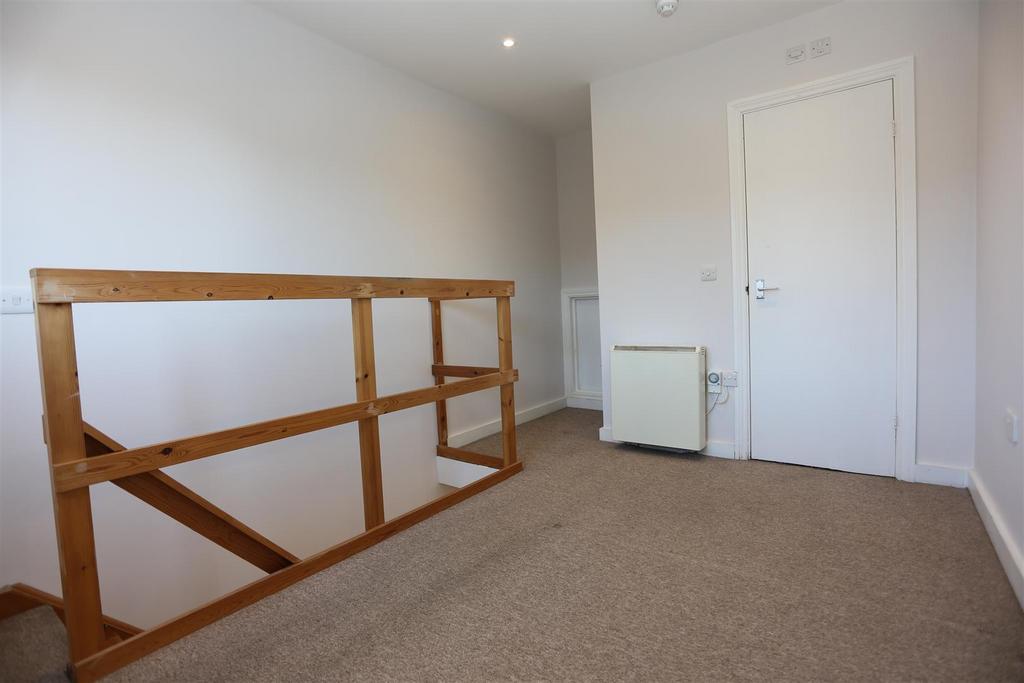 5, 107 Lansdowne Place (14).JPG