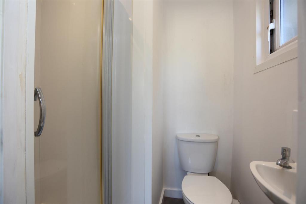 5, 107 Lansdowne Place - Shower (1).JPG