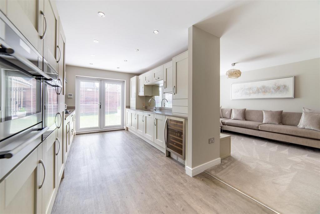 Eden Walk, St. Mary Park, Morpeth 5 bed detached house £600,000