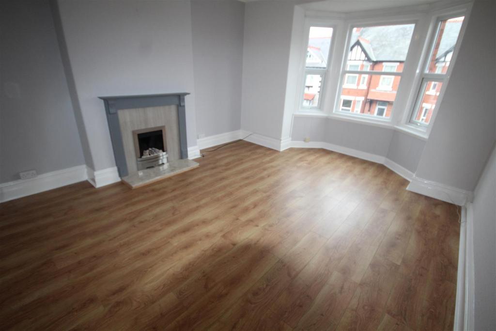 Wynnstay Road, Old Colwyn 5 bed semidetached house £225,000