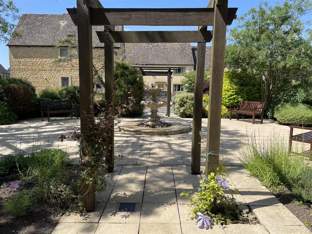 Communal Garden &amp; Pergolas.JPG