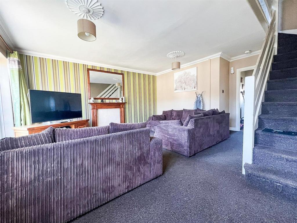 Lime Grove, Paulsgrove 3 bed end of terrace house £225,000