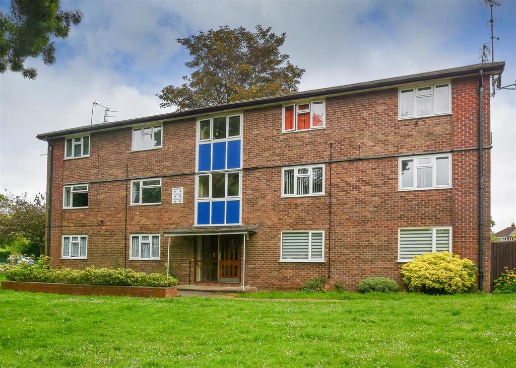 17 Field Head Place, Tettenhall Wood, Wolverhampton 2 bed flat for sale