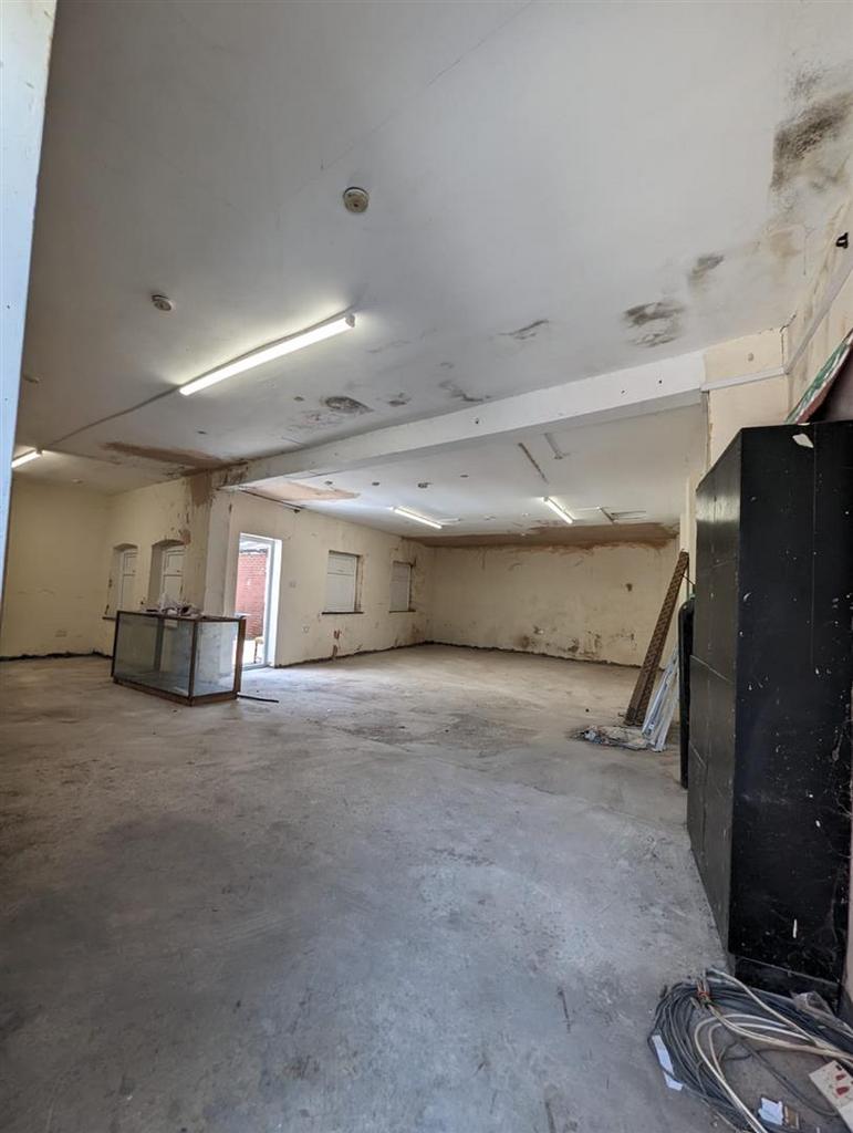 Caldmore Road, Walsall Industrial unit £495 pcm (£114 pw)
