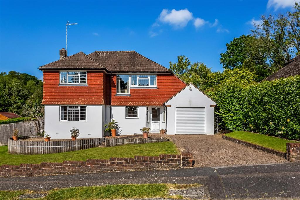 Paddock Way, Hurst Green 3 bed detached house for sale £790,000