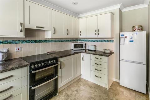 24 Greenacres, Oxted, RH8 0PB