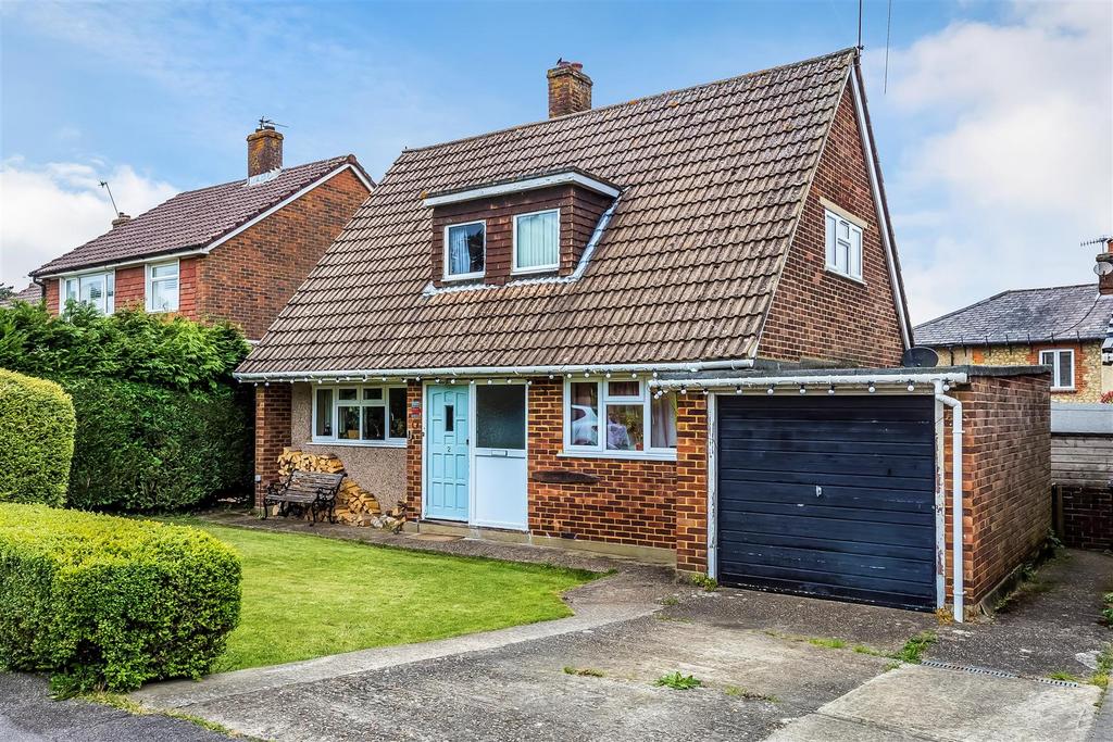 St Andrews Way, Limpsfield Chart, Oxted 3 bed detached house £495,000