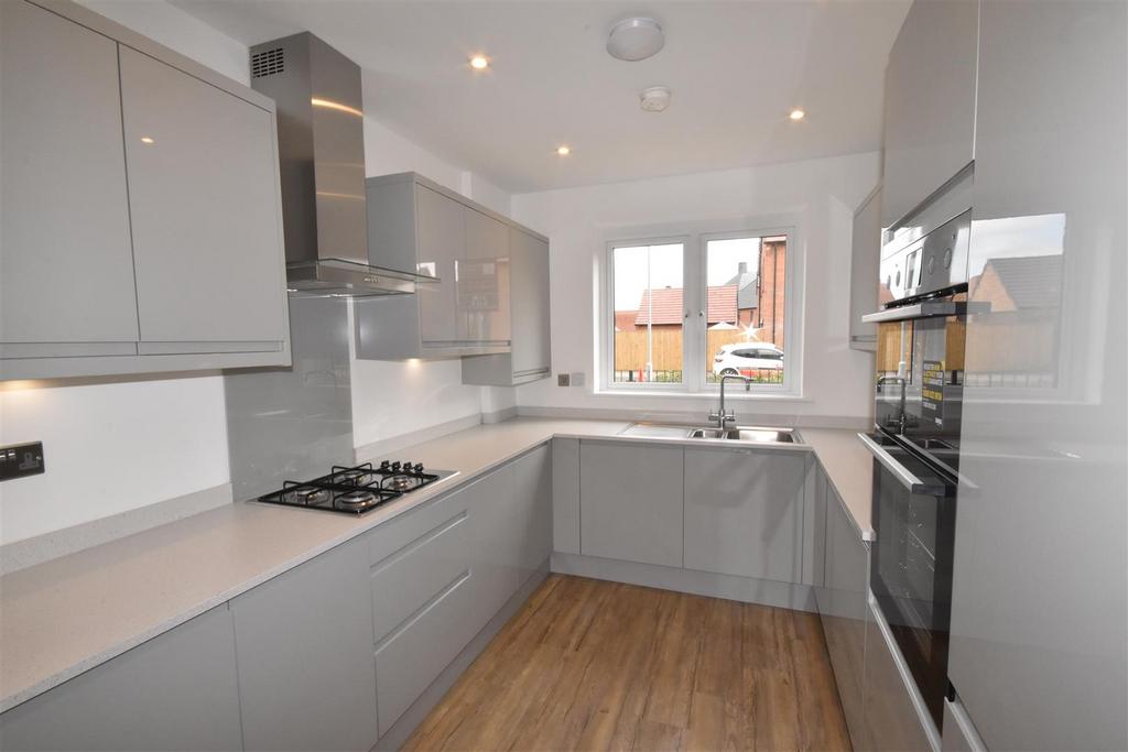 Lord Hawke Way, Newark 3 bed detached house for sale £274,995