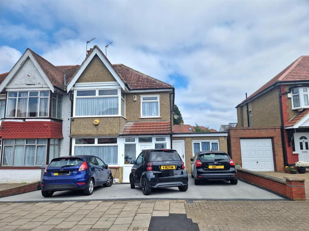 Clarendon Gardens, Wembley 5 bed property to rent £3,500 pcm (£808 pw)