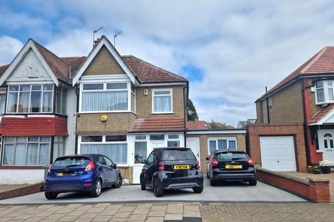 5 bedroom property to rent, Clarendon Gardens, Wembley