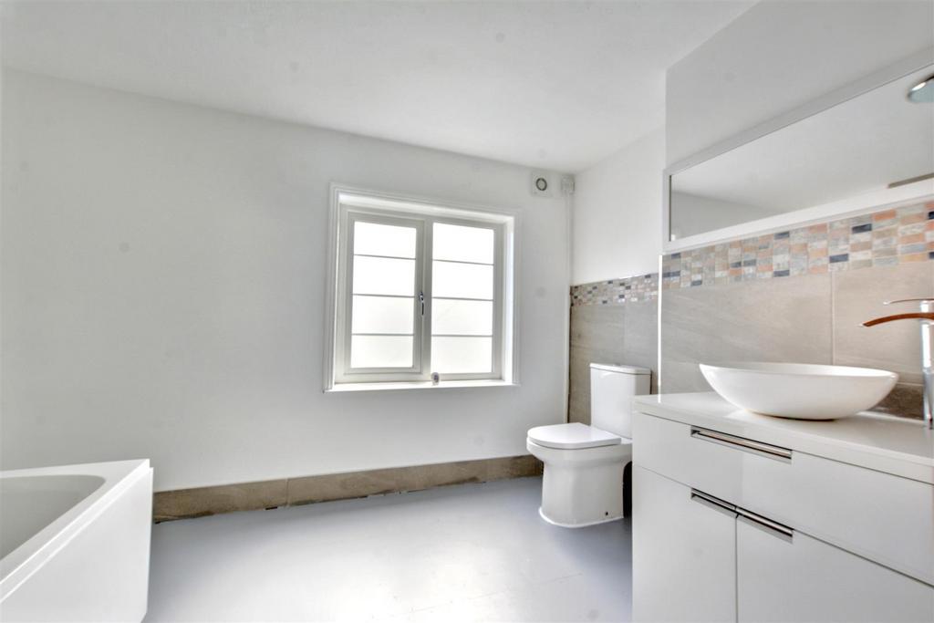 Bathroom 1.jpeg