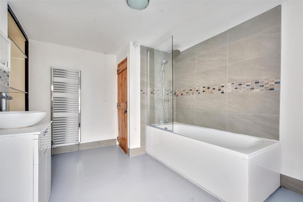 Bathroom 2.jpeg