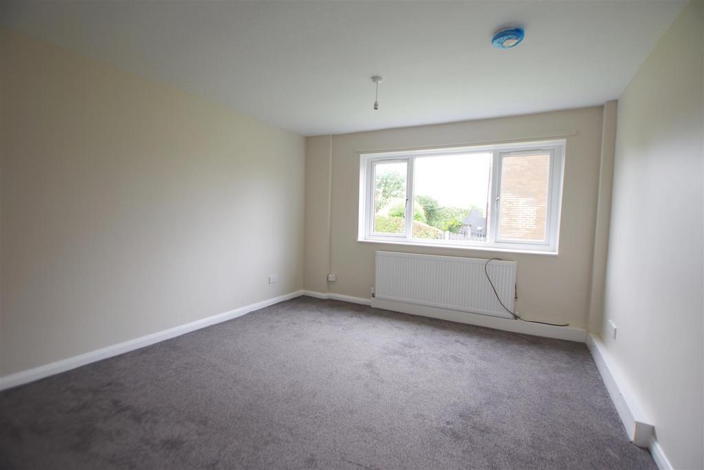 Fall Spring Gardens, Stainland 3 bed end of terrace house £800 pcm (£