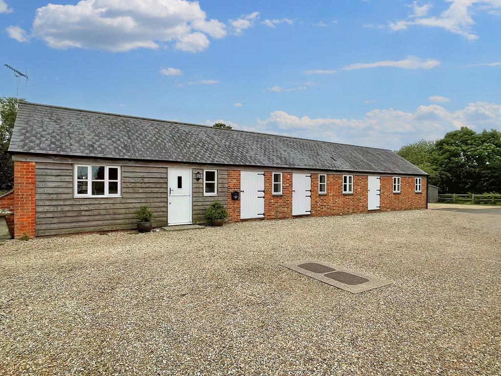 Bourton, Swindon, SN6 3 bed barn conversion £2,000 pcm (£462 pw)
