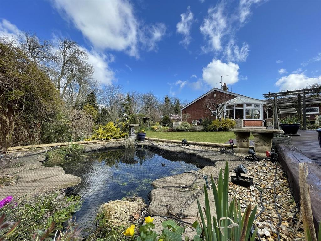 Larchwood Rise, Knossington 4 bed bungalow for sale £600,000