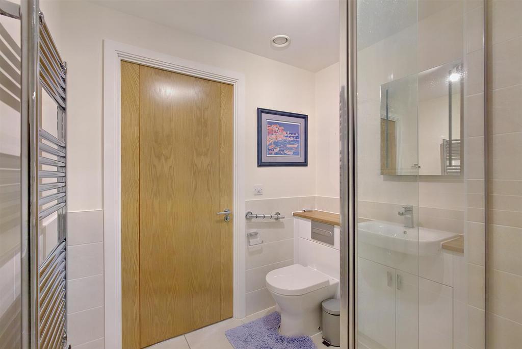Shower Room: