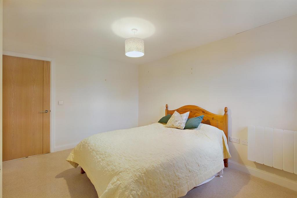 Double Bedroom: