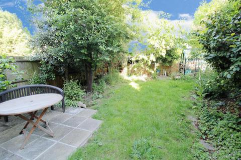 16 Vicarage Close, Erith, DA8 1ET