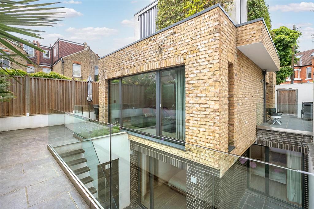 Hatfield Road, London, W4 3 bed detached house for sale £1,500,000