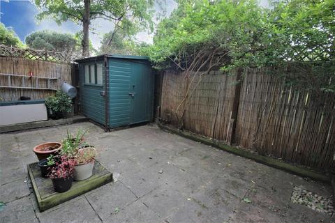 2 Glimpsing Green, Erith, DA18 4HE