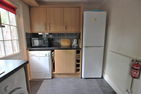 2 Glimpsing Green, Erith, DA18 4HE
