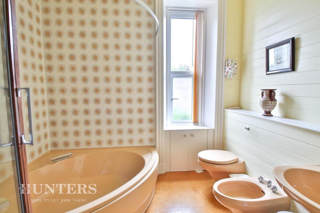 En-suite bathroom